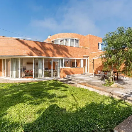 Guestready - Esmoriz's Golden Hour With Pool Guest house 4*