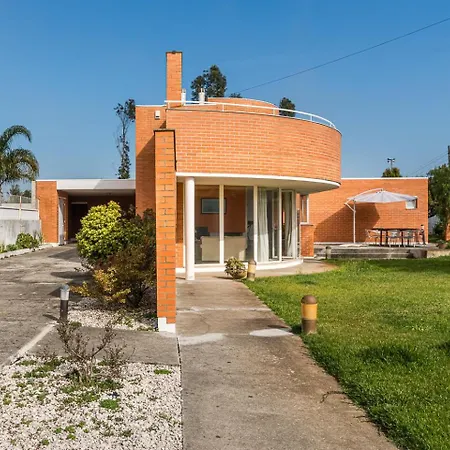 Guestready - Esmoriz's Golden Hour With Pool Guest house