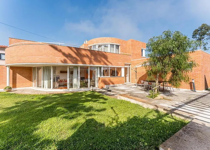 Guestready - Esmoriz's Golden Hour With Pool Guest house 4*