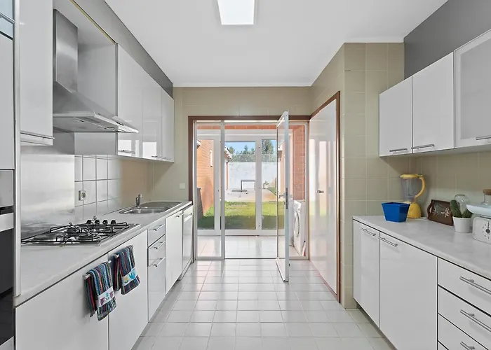 Guestready - Esmoriz's Golden Hour With Pool Guest house 4*