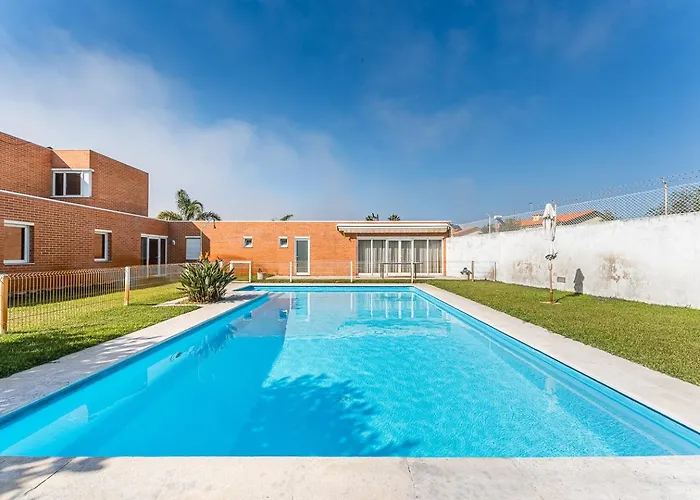 Konukevi Guestready - Esmoriz's Golden Hour With Pool